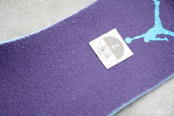 Rep EP Mid 1 554724-415 554724-415  Hornets Jordan 0417